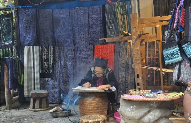 Beeswax drawing in Sapa